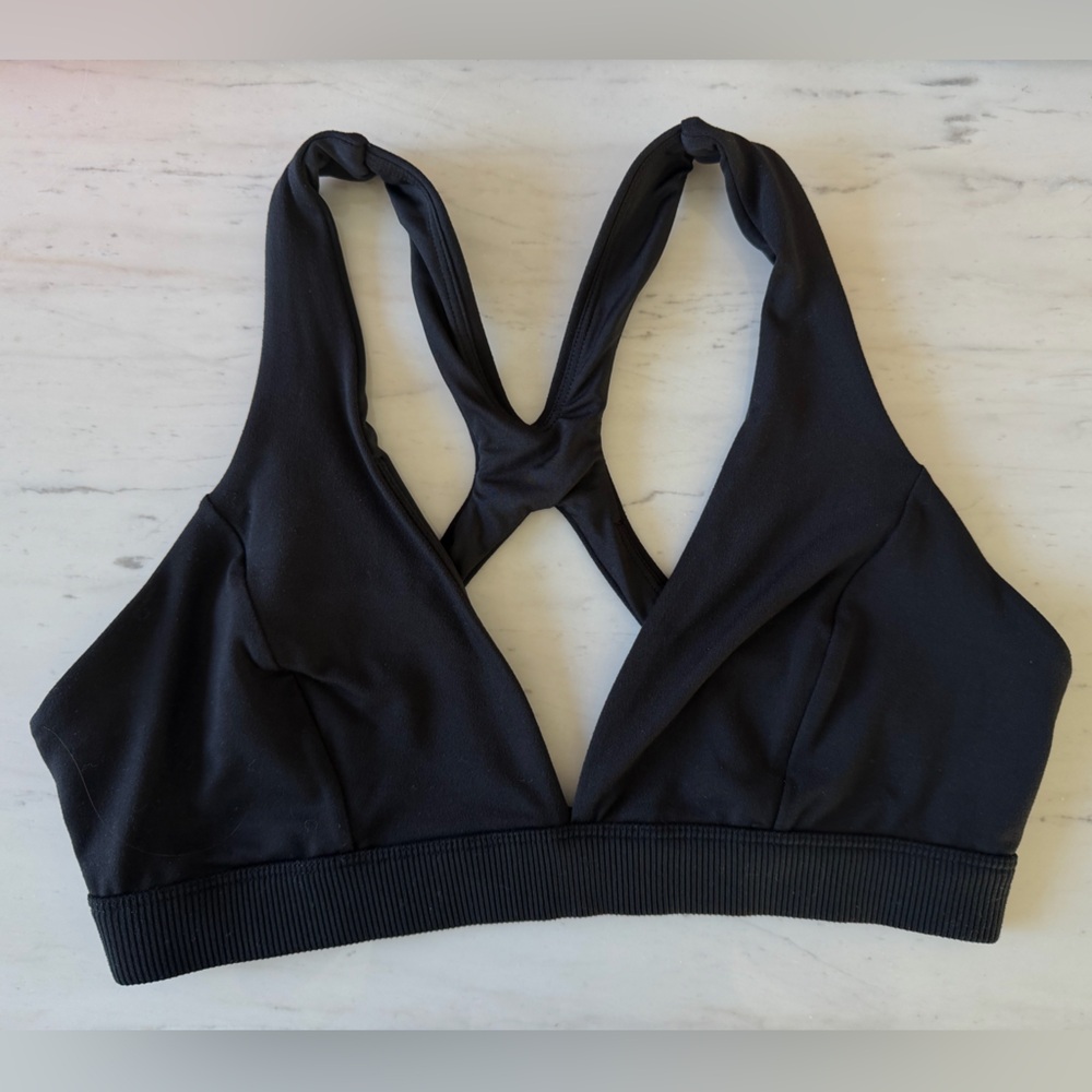 ALO v neck racer back sports bra